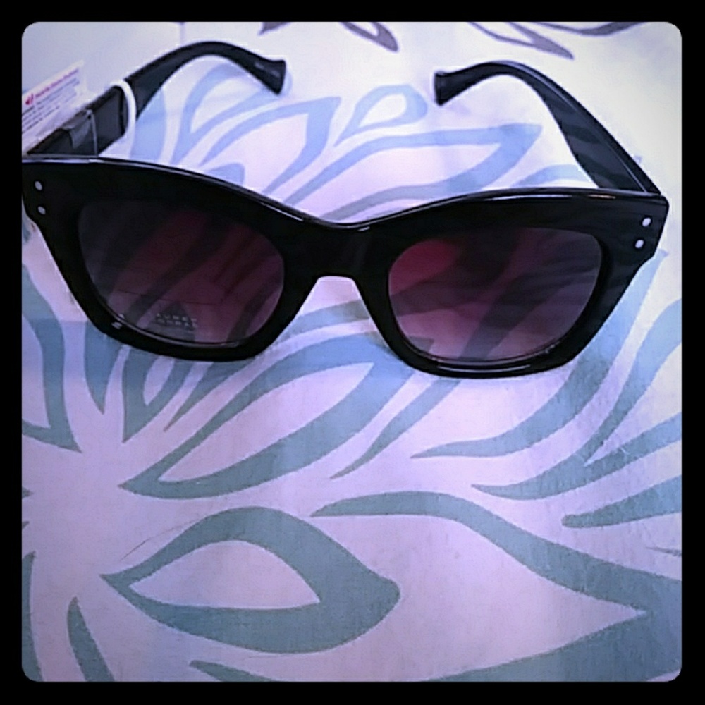 Lauren Conrad 100% UV Protection sunnies
